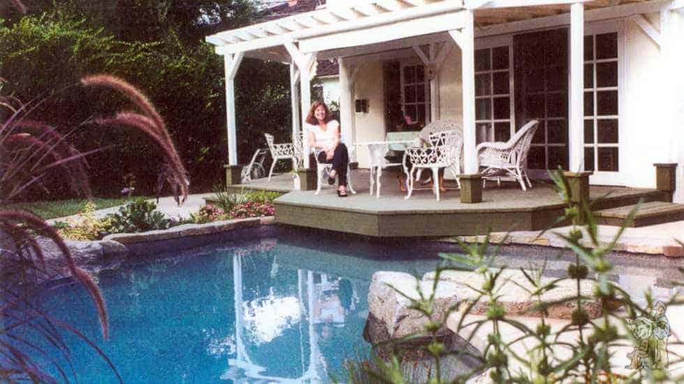 deckoverhangpondswimmingpool