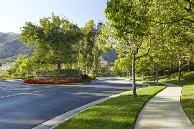 Mountain Cove HOA entry and monument in Azusa CA